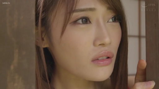 室内 · 脸部特写 · 红色上衣