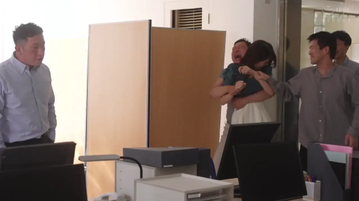 办公室 · 办公桌 · 全景 · 职业装 · 多人 · 惊恐 · 凌辱 · 背后环抱