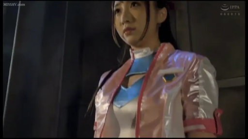 室内 · 严肃 · 中景 · 站姿 · 注视 · 科幻制服 · 低角度镜头