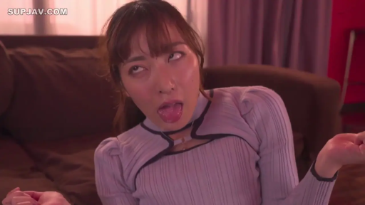 脸部 · 客厅 · 针织衫 · 坐位 · 阿嘿颜 · 摆姿势 · 剪刀手