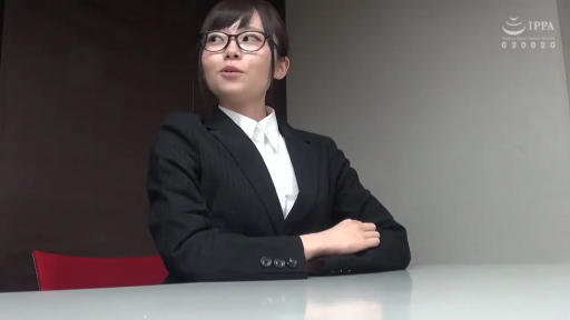 坐姿 · 交谈 · 眼镜 · 自然 · 半身 · OL · 会议室 · 西装套装