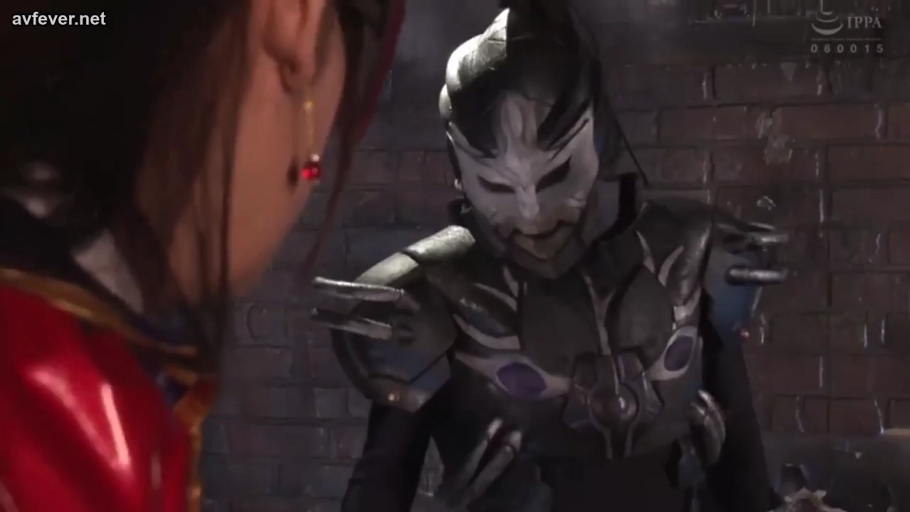 站立 · 中景 · 暗室 · 互动 · 面具 · 凶狠 · 特摄服饰 · 英雄反派