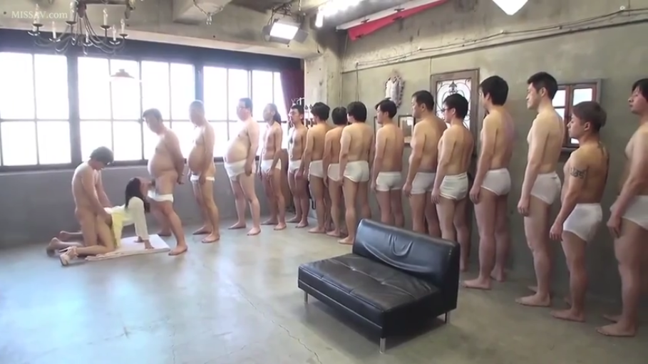 投入 · 全景 · 撮影灯 · 背后位 · 轮奸剧情 · 多人 · 摄影棚 · 浅黄色连衣裙