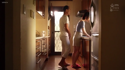 室内 · 站立 · 全景 · 平静 · キッチン · 休闲服 · 冰箱 · 日常互动