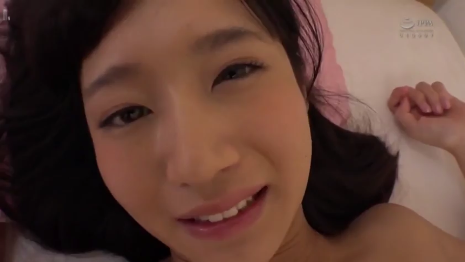 脸部特写 · 卧室 · 枕头 · 仰卧 · 裸体 · 凝视 · 亚洲人 · 潮红