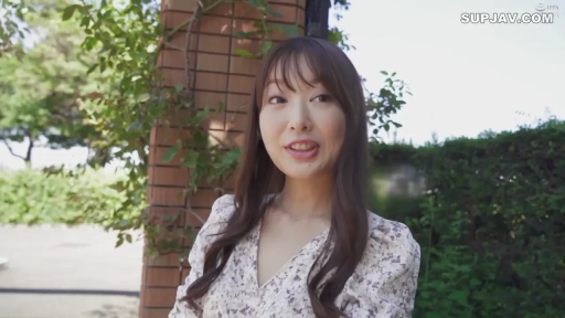 中景 · 微笑 · 街道 · 行走 · 三人 · 晚礼服 · 挽手