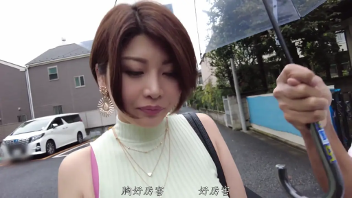 Stand · Street · 上半身特写 · Sleeveless knit top