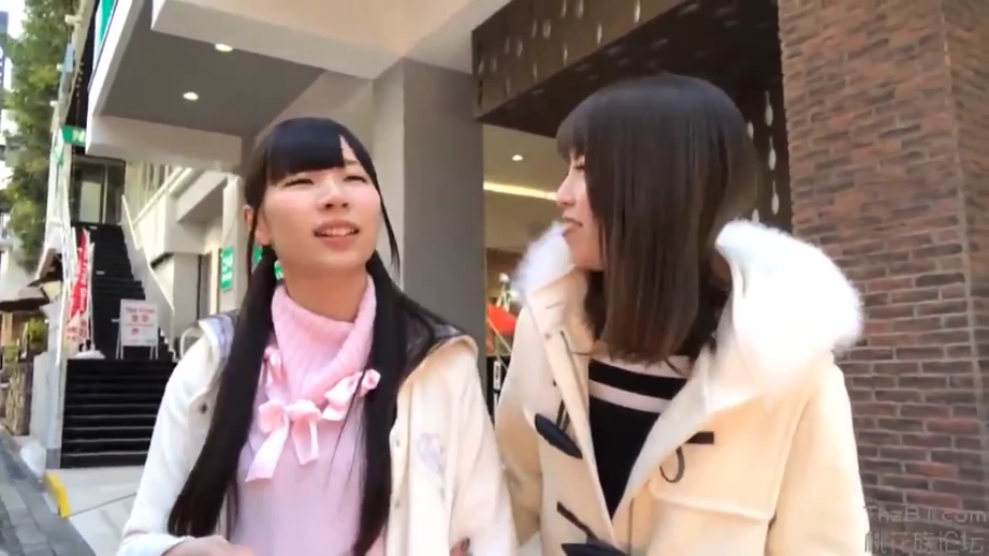 性交 · 卧室 · 后入式 · 臀部 · 白色上衣 · 捆绑 · 手铐