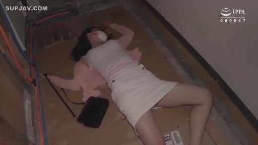 厨房 · 迷离 · 性行为 · 白衬衫 · 职场女性 · 侧脸 · 弯腰后入