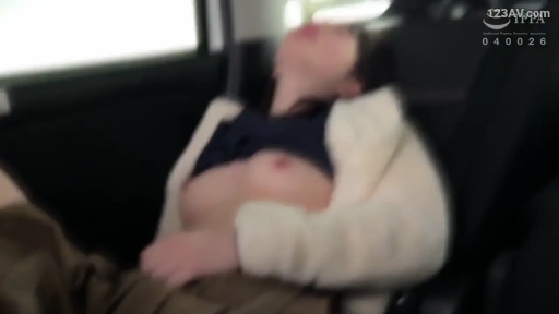 陶醉 · 仰卧 · 车内 · 乳房 · 露乳装 · 暴露 · 安全带 · 户外相关