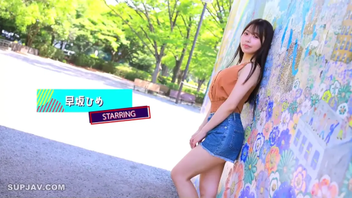 全身 · 摆拍 · 微笑 · 靠墙 · 户外 · 休闲服 · 清新 · 遮挡板