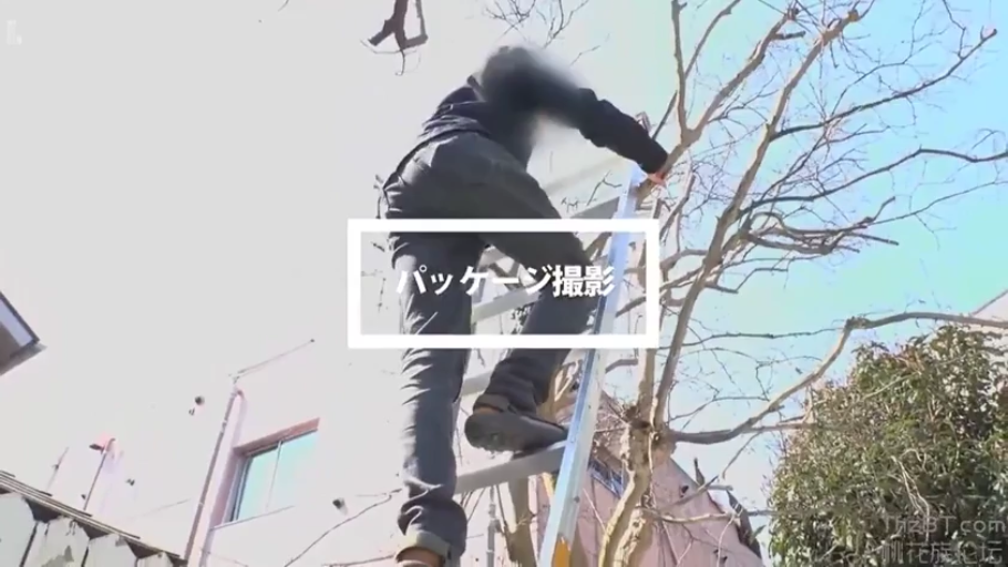 室内 · 享受 · 自慰 · 客厅 · 裸体 · 侧卧 · 屏幕 · 自慰器