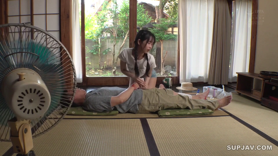 专注 · 和室 · 全景 · 电风扇 · 日系 · T恤短裤 · 护理 · 卧位