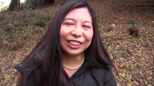 脸部特写 · 户外 · 黑色羽绒服 · 正向视角