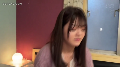 座り姿勢 · 憂鬱 · 頭を下げる · 寝室 · デスクライト · 顔のクローズアップ · 长发 · 紫色针织衫