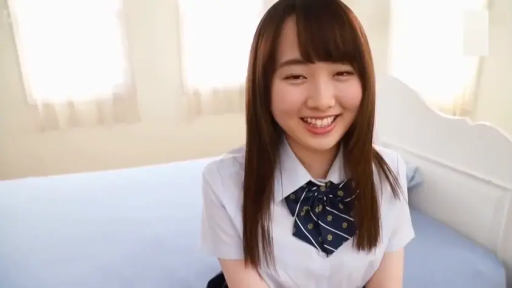 坐姿 · 卧室 · 微笑 · 床 · 面对镜头 · 半身 · JK制服 · 长发