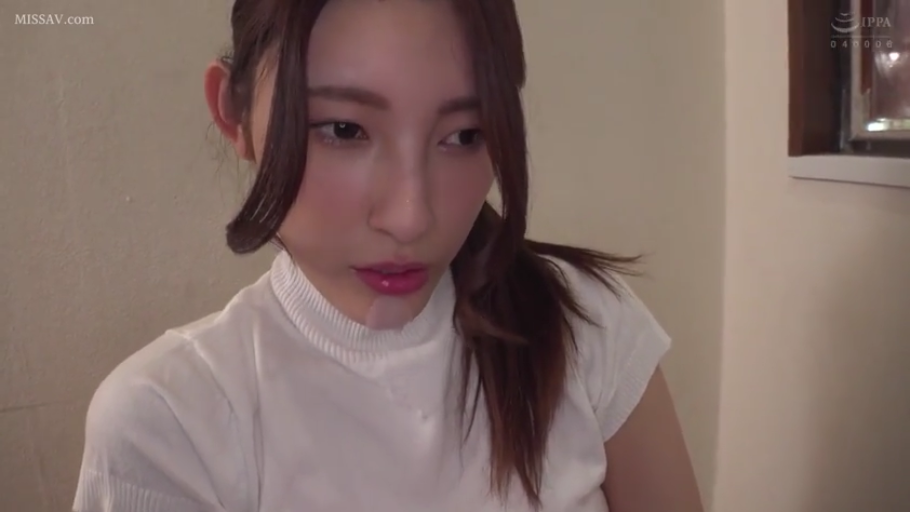 室内 · 脸部特写 · 正面 · 白色高领衫