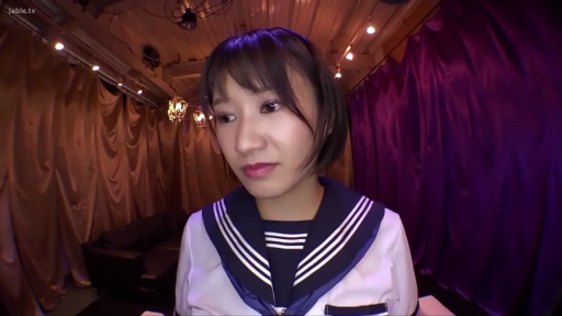 室内 · 忧郁 · 站立 · 面部特写 · 凝视 · 水手服 · 短发