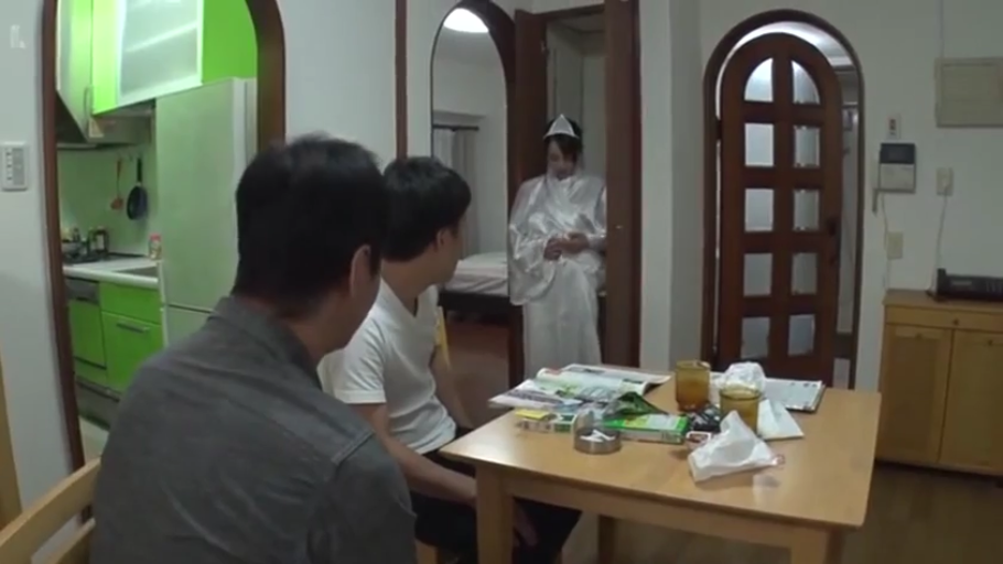 坐姿 · 严肃 · 客厅 · 桌子 · 否 · 和服 · 窥视 · 灵异