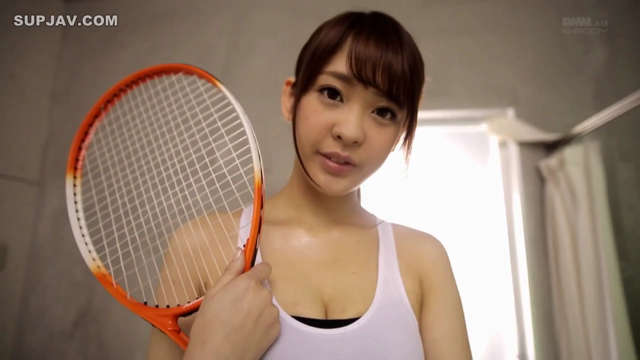 室内 · 站立 · 运动背心 · 半身