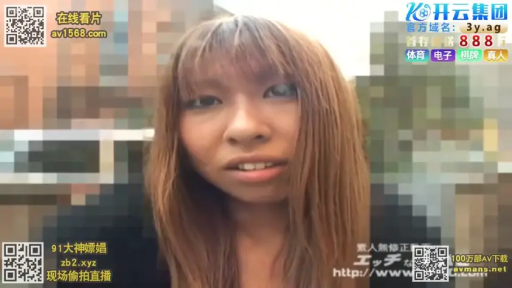 面部特写 · 呆滞 · 户外 · 注视镜头 · 黑色上衣 · 正对镜头 · 齐刘海