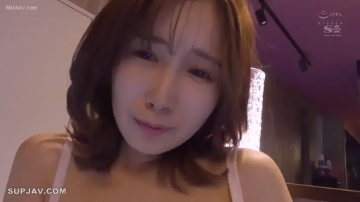 室內 · 面部特寫 · 注視 · 正面 · 柔和 · 吊带内衣