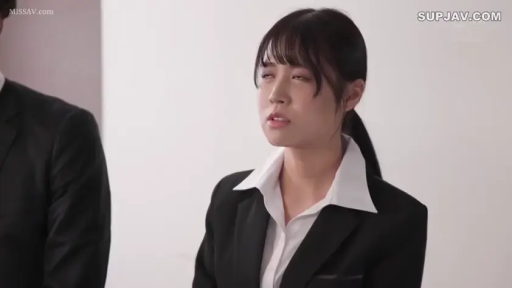 室内 · 交谈 · 委屈 · 职业西装 · 站立 · 半身特写 · OL制服