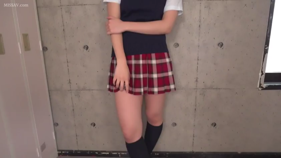 站姿 · 更衣室 · 储物柜 · JK制服 · 撩裙 · 腿部特写 · 绝对领域