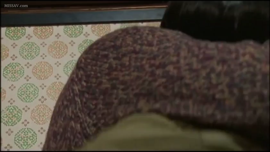 室內 · 性行为 · 俯臥 · 熟女 · 和服 · 背部特写