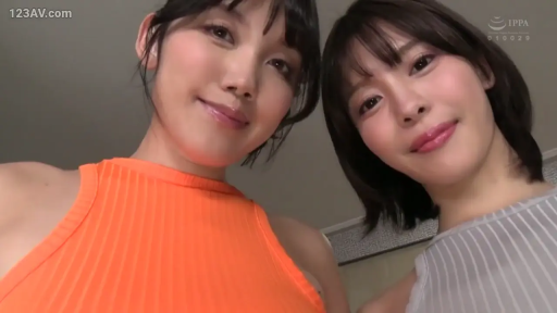 室内 · 面部 · 微笑 · 诱惑 · POV视角 · 俯视 · 挂脖背心