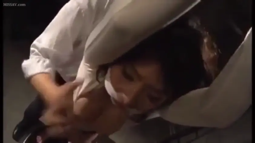 室内 · 脸部 · 惊恐 · 卧姿 · 强迫 · 眼部特写 · 手