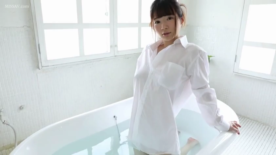 浴室 · 白衬衫 · 湿身 · 跪姿 · 半身 · 凝视 · 浴缸 · 清纯