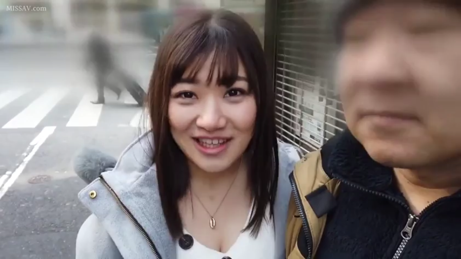 Stand · 面部特写 · Outdoor street · 灰色外套