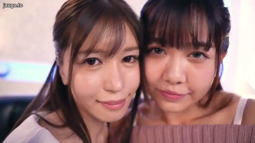 室内 · 脸部 · 微笑 · 便装 · 看镜头 · 靠拢 · 闺蜜