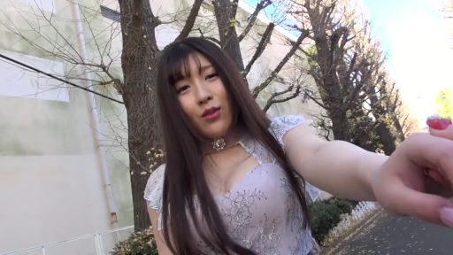 第一视角 · 胸部特写 · 诱惑 · 户外 · 互动 · 项圈 · 蕾丝镂空装 · 俯身伸手