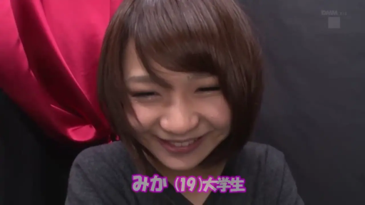 室内 · 脸部特写 · 灰色上衣 · 害羞 · 对镜微笑 · 正面姿势 · 素人介绍