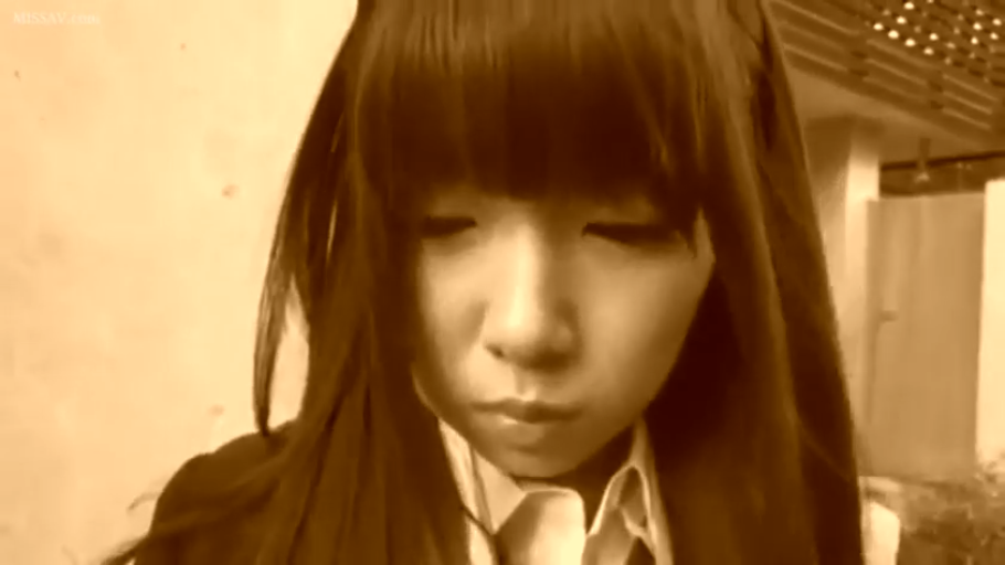 脸部特写 · 站立 · 制服 · 户外