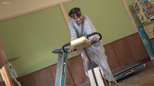 室内 · 座り姿勢 · 全景 · 笑容 · アジア人女性 · 浴衣 · フィットネス器具 · 运动