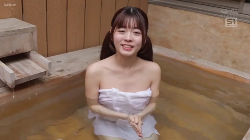 座り姿勢 · 微笑 · 半身 · バスタオル · 双马尾 · 泡澡 · 室内温泉 · 木槽