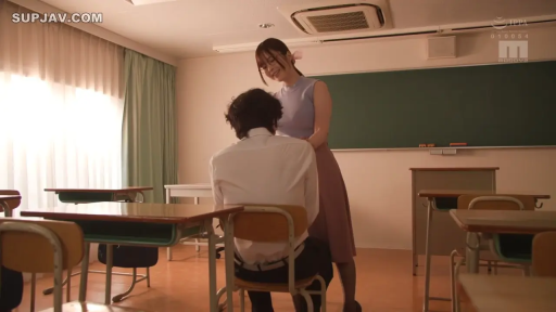 严肃 · 教室 · 站立 · 课桌 · 远景 · 教师制服 · 对峙 · 师生情景