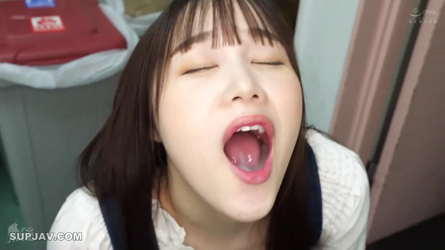 室内 · 脸部特写 · 闭眼 · 白色衬衫 · 仰头 · 齐刘海 · 垃圾桶 · 口内射精