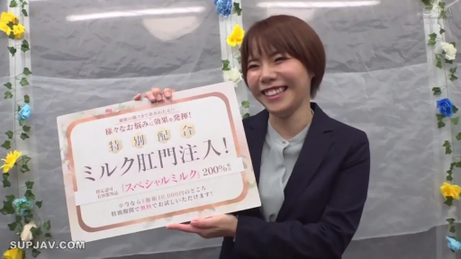 站立 · 展示 · 微笑 · 半身 · 西装 · 影棚 · 宣传 · 广告牌