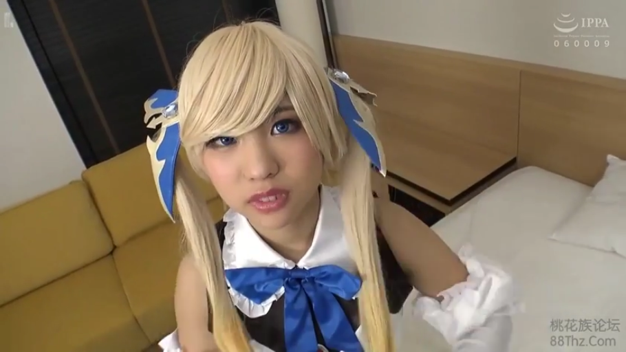 Bend over · Bedroom · 面部特写 · 注视镜头 · 发饰 · 角色扮演服 · 微张口 · 金发双马尾