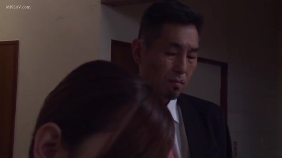 胸部 · 享受 · 桌子 · 舔乳 · 卧姿 · 老少配 · 卫衣 · 民居