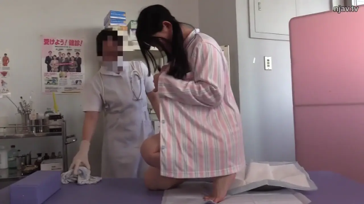 全身 · 跪姿 · 拘谨 · 制服诱惑 · 医务室 · 医疗检查 · 诊察床 · 粉色条纹病号服