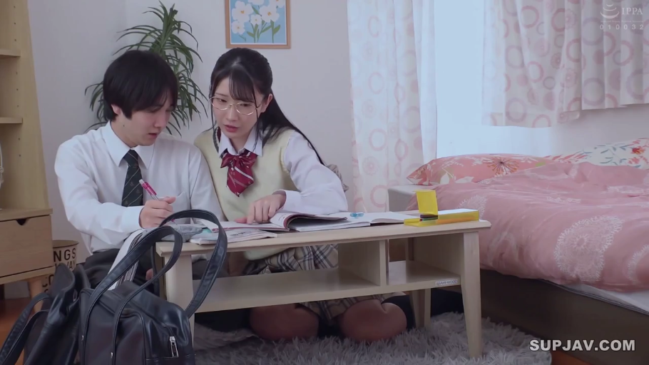 眼镜 · 中景 · 辅导 · 房间 · 认真 · JK制服 · 坐位