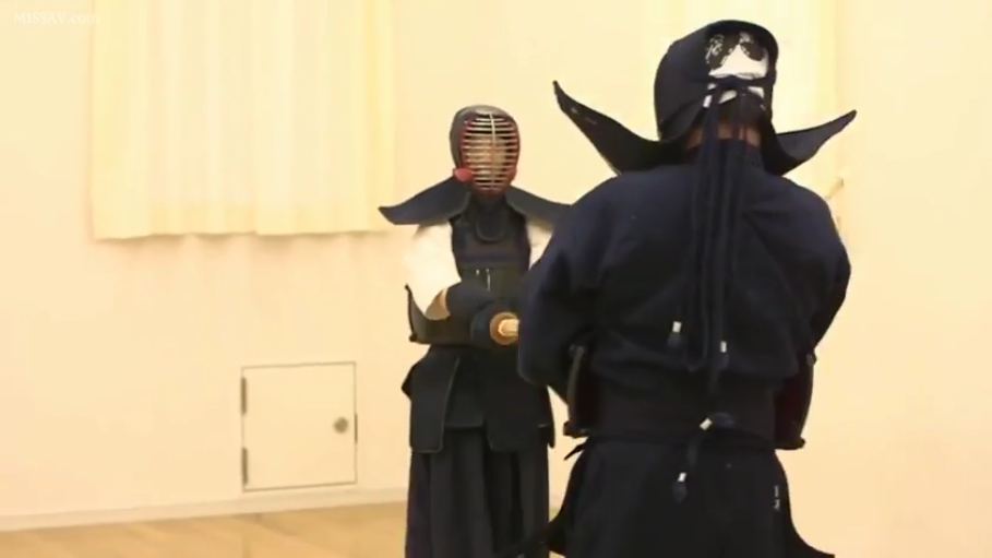 室内 · 站立 · 全景 · 剑道服 · 剑道练习