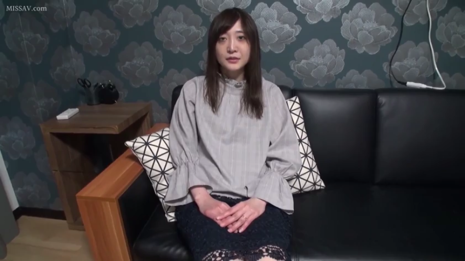 室内 · 灰色长袖上衣