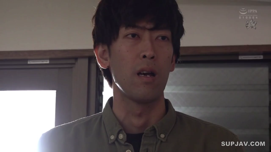 站立 · 中景 · 自然 · 剧情 · 交流 · 户外 · 草帽 · 格子衫