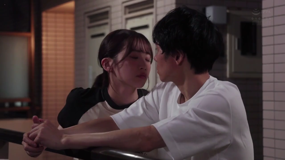 走廊 · プロットシーン · 休闲服 · 情熱的 · 依偎 · 亲密交谈